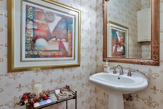 bathroom featuring wallpapered walls