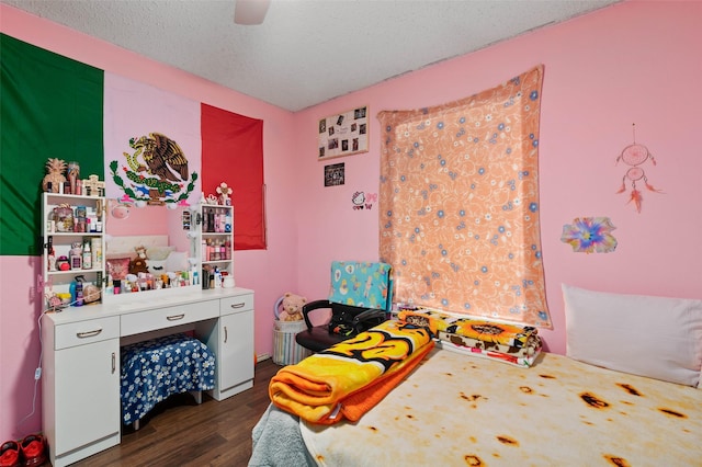 bedroom with a textured ceiling, ceiling fan, and dark wood-style flooring