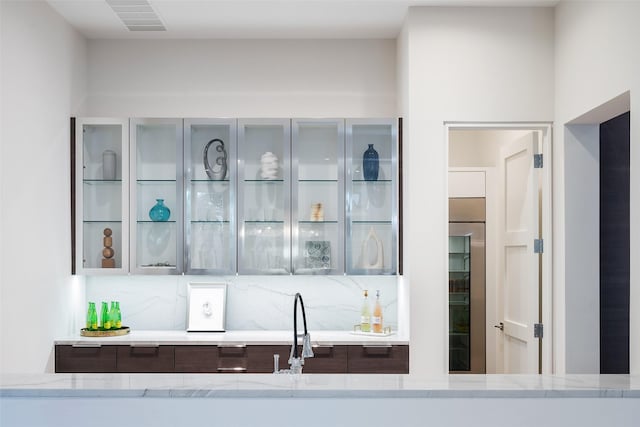 bar featuring visible vents and a sink