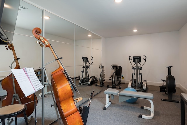 exercise area featuring recessed lighting, visible vents, and baseboards