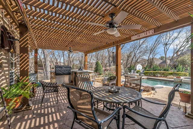 view of patio featuring a pool with connected hot tub, outdoor dining space, a ceiling fan, and a pergola