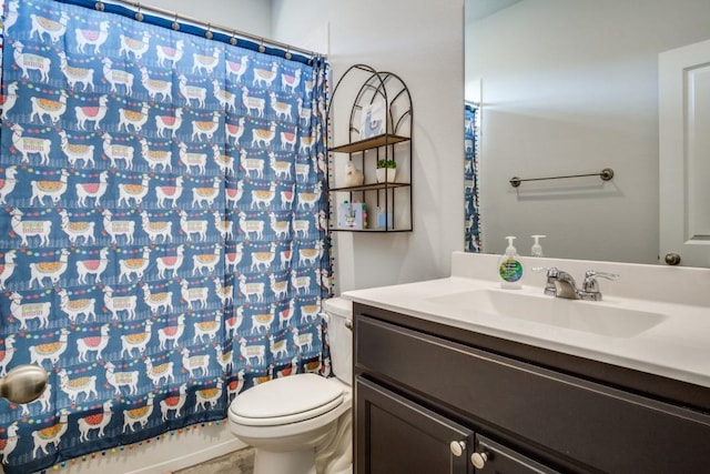 bathroom with a shower with curtain, toilet, and vanity