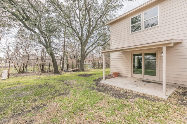 view of yard featuring a patio area