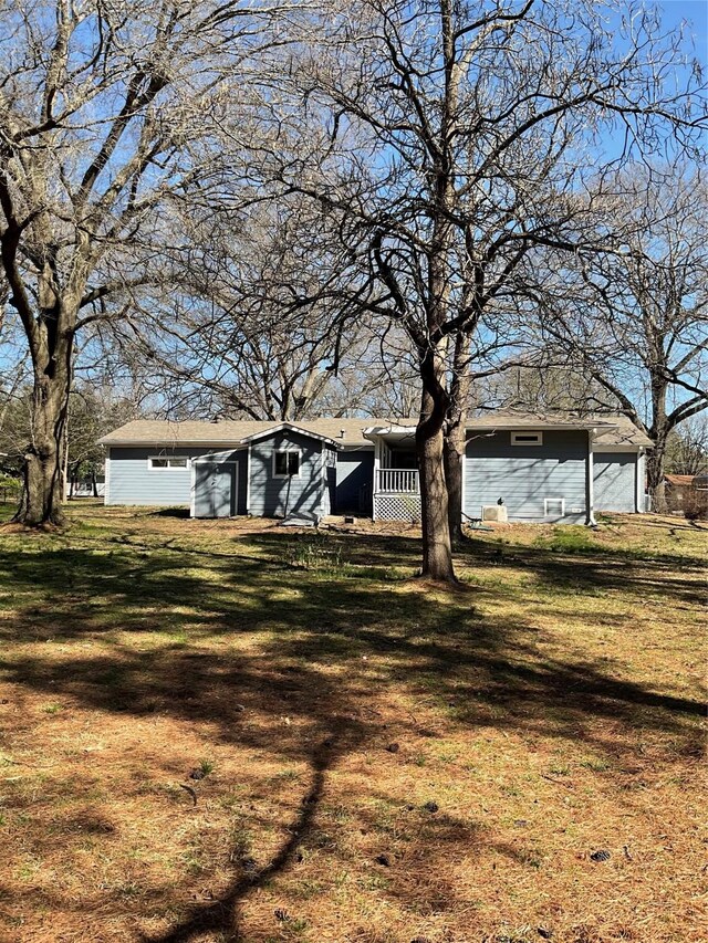 view of yard with a garage