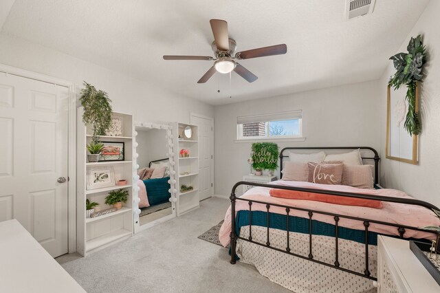 living room featuring visible vents, baseboards, carpet, and crown molding