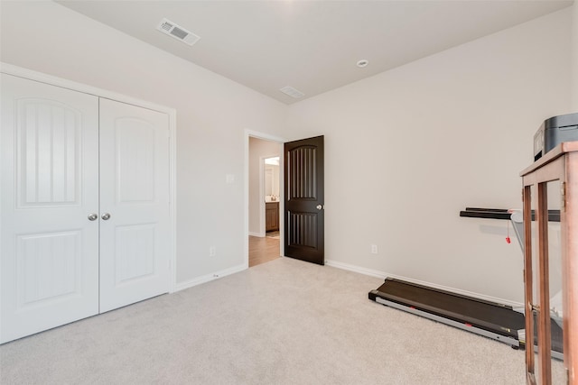 workout area with baseboards, visible vents, and carpet floors