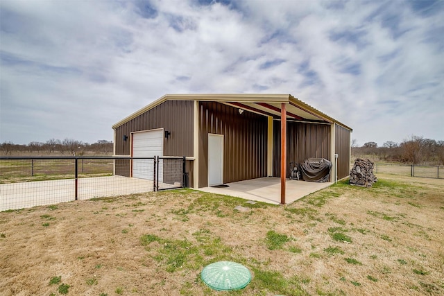 view of outdoor structure featuring an outdoor structure and fence