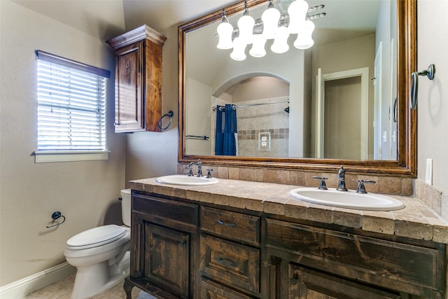 6620 Cedar Grove Dr, North Richland Hills, TX 76182 - full bathroom featuring toilet, a shower with curtain, a chandelier, and a sink