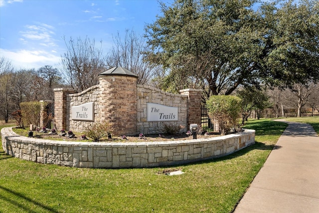 community sign featuring a lawn