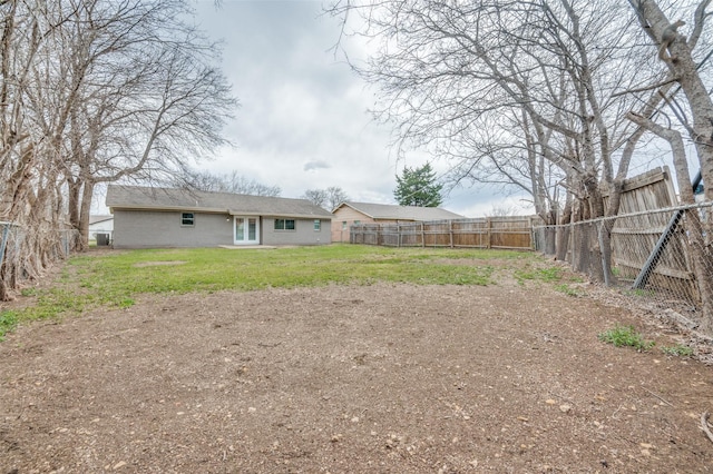 view of yard featuring a fenced backyard