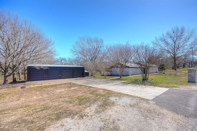 view of yard featuring an outbuilding and an outdoor structure