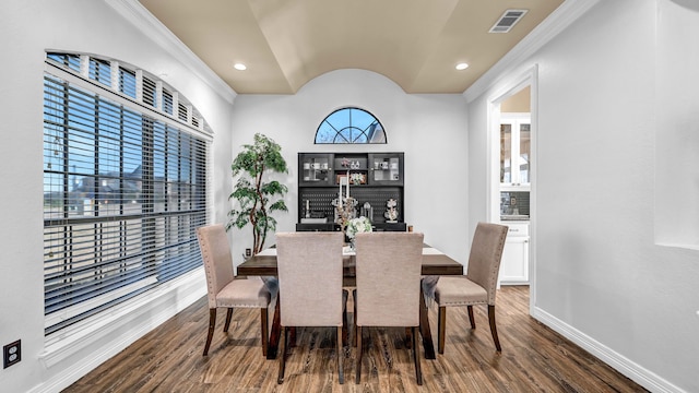 dining room with recessed lighting, visible vents, baseboards, and wood finished floors