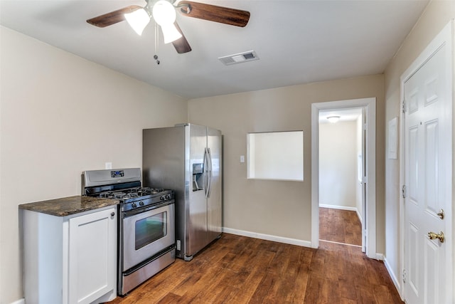 kitchen with visible vents, dark wood-style floors, white cabinetry, stainless steel appliances, and baseboards