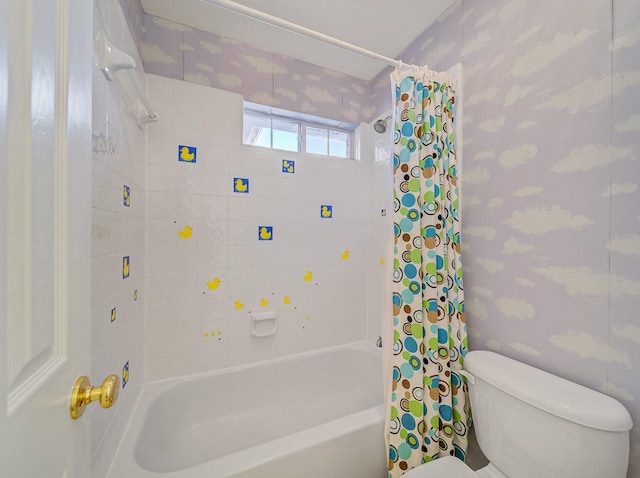 bathroom featuring shower / bath combo with shower curtain, toilet, and wallpapered walls