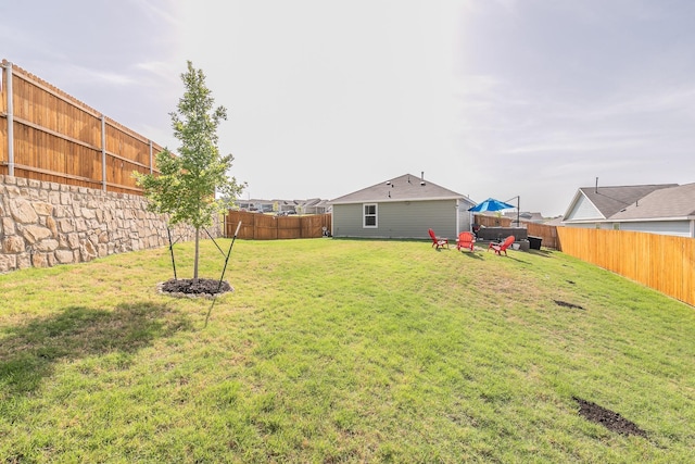 view of yard featuring a fenced backyard