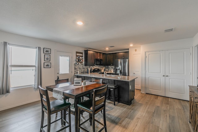 dining area featuring recessed lighting, light wood-style floors, visible vents, and baseboards