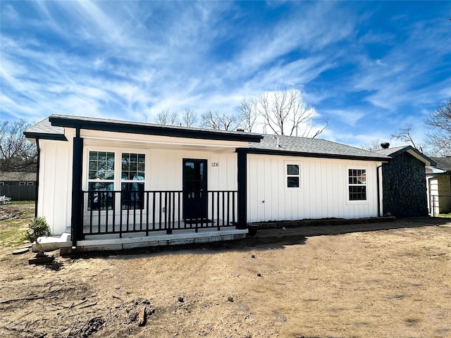 view of front of home with covered porch