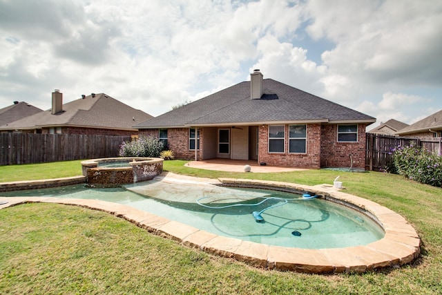 view of swimming pool with an in ground hot tub, a fenced backyard, ceiling fan, a patio area, and a lawn