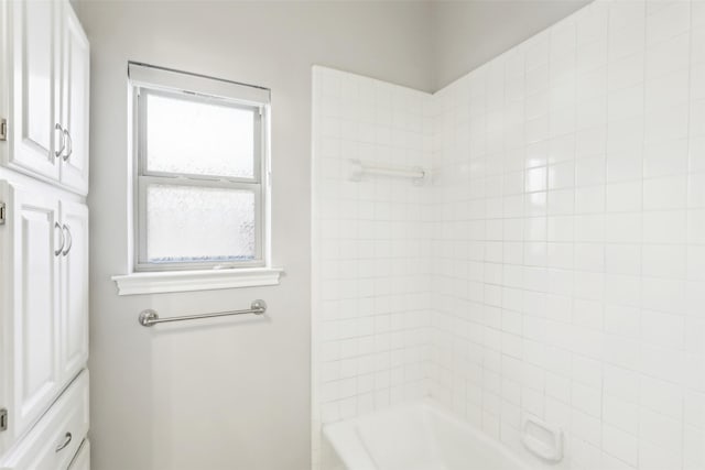 full bath with bathtub / shower combination