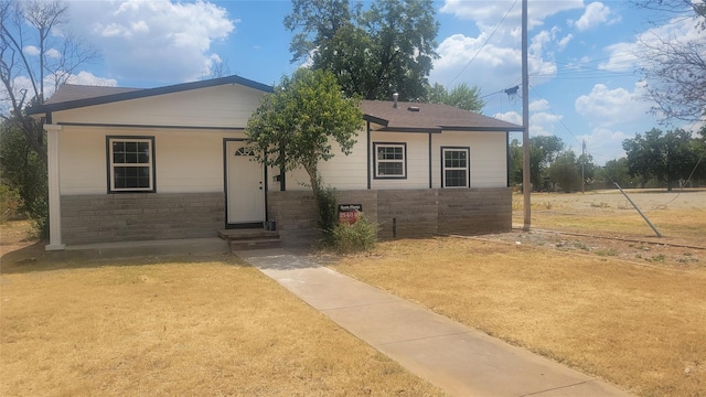 view of front of home with a front yard