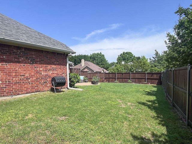 view of yard featuring a fenced backyard