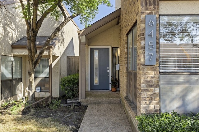 view of exterior entry with stucco siding