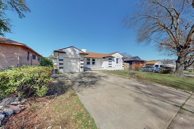 view of front facade featuring an attached garage and driveway