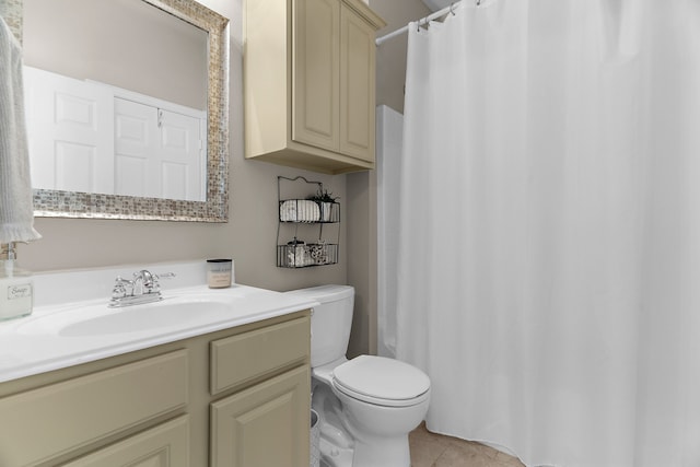 full bathroom featuring tile patterned floors, toilet, vanity, and a shower with curtain