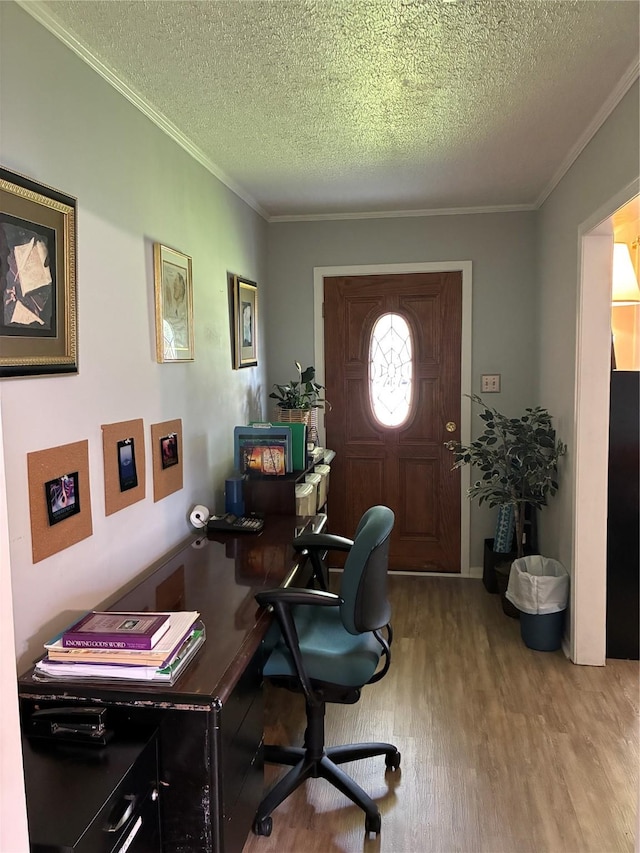 2039 Lovers Ln, Shreveport, LA 71105 - office space with a textured ceiling, wood finished floors, and crown molding