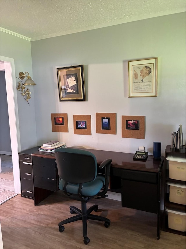 2039 Lovers Ln, Shreveport, LA 71105 - office space with wood finished floors, a textured ceiling, and crown molding