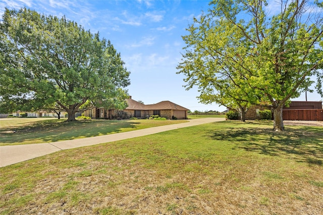 view of front of home featuring a front lawn