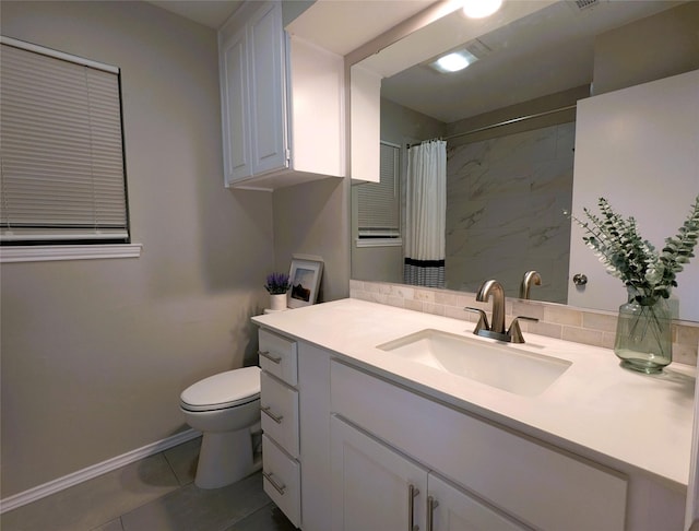 bathroom featuring tasteful backsplash, curtained shower, baseboards, toilet, and vanity