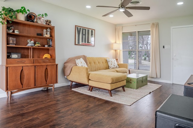 living area with recessed lighting, baseboards, dark wood-type flooring, and a ceiling fan