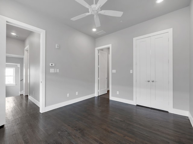 interior space with visible vents, dark wood-type flooring, baseboards, ceiling fan, and recessed lighting