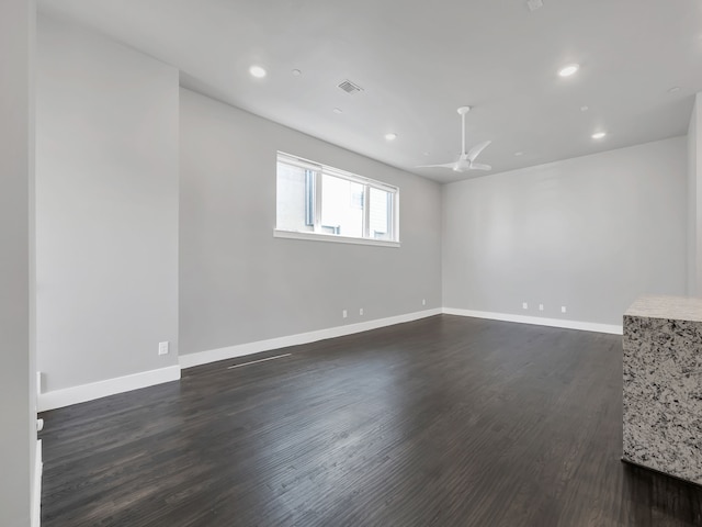 empty room featuring recessed lighting, baseboards, dark wood-style flooring, and a ceiling fan