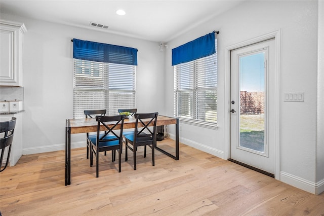 dining area with recessed lighting, light wood-style floors, visible vents, and baseboards