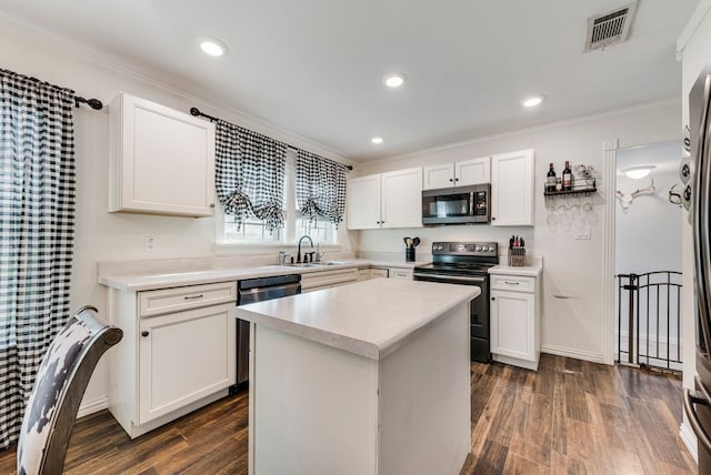 kitchen with visible vents, a sink, stainless steel appliances, dark wood-type flooring, and light countertops