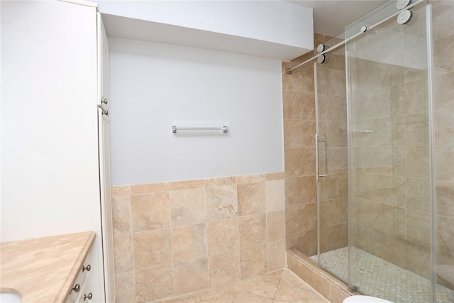 full bathroom featuring a stall shower