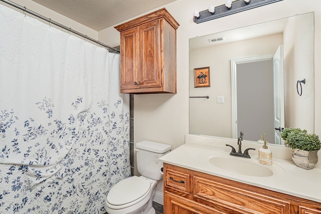 full bath featuring visible vents, toilet, curtained shower, a textured ceiling, and vanity