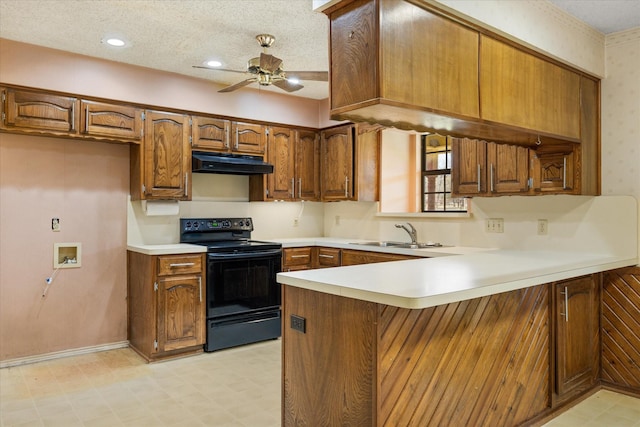 kitchen featuring under cabinet range hood, a sink, black range with electric cooktop, a peninsula, and light floors