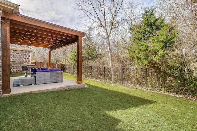 view of yard featuring an outdoor living space, a fenced backyard, and a patio