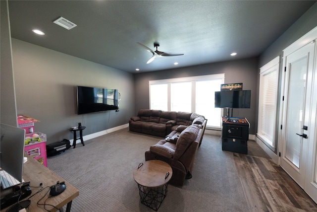living area with recessed lighting, visible vents, baseboards, and ceiling fan
