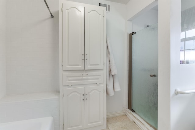 full bath featuring visible vents, baseboards, a tub to relax in, and a stall shower