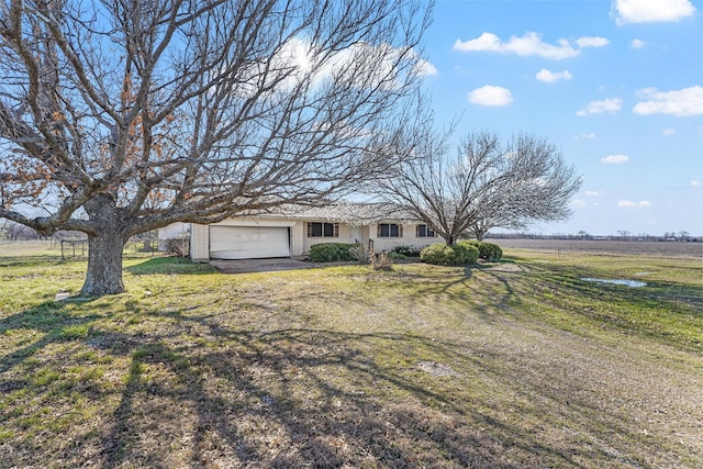 ranch-style house featuring a front lawn and an attached garage