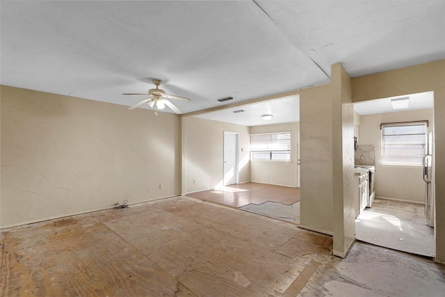 empty room with visible vents and ceiling fan