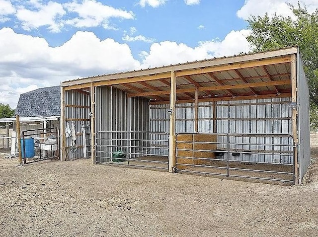 view of outdoor structure featuring an exterior structure and an outdoor structure