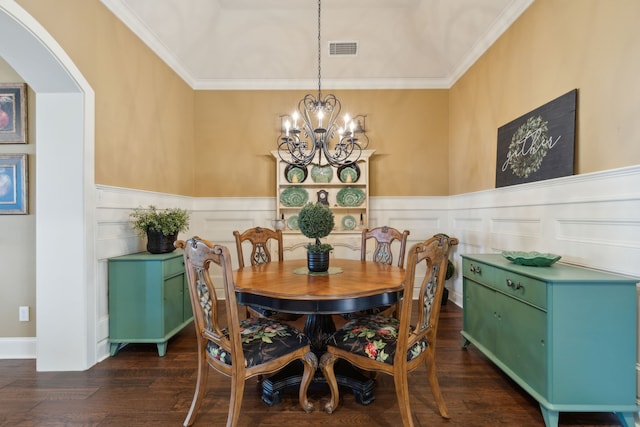 dining room with visible vents, an inviting chandelier, a wainscoted wall, and crown molding