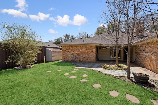 view of yard featuring a patio, a storage shed, an outdoor structure, and fence