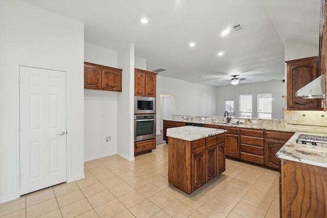 kitchen with visible vents, ceiling fan, decorative backsplash, stainless steel appliances, and a sink