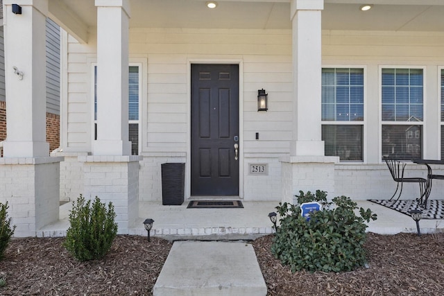 property entrance featuring a porch